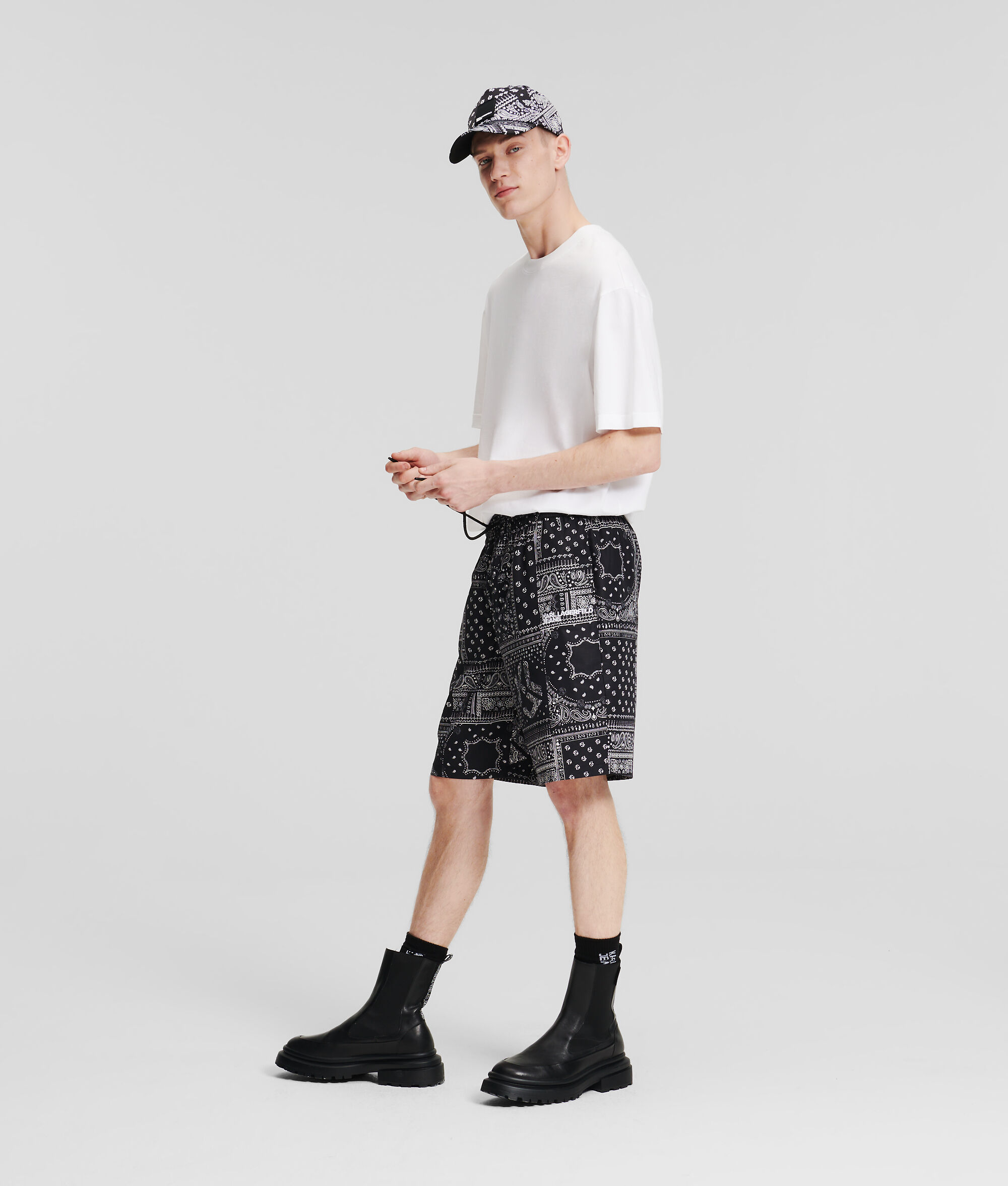 (image for) Distinctive KLJ BANDANA-PRINT SHORTS